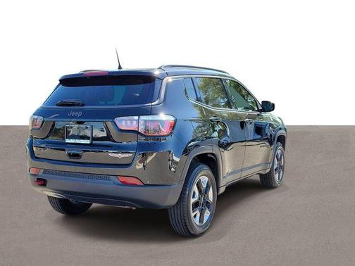 Diamond Black Crystal Pearlcoat 2017 Jeep New Compass Trailhawk