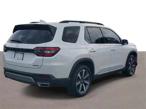 2023 Honda Pilot Touring 8-Passenger