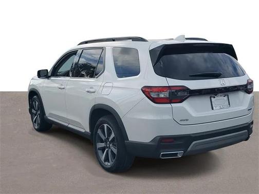 2023 Honda Pilot Touring 8-Passenger