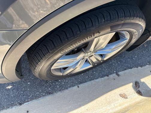 Platinum Gray Metallic 2021 Volkswagen Tiguan 2.0T SEL