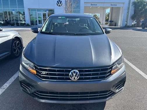 2018 Volkswagen Passat 2.0T R-Line