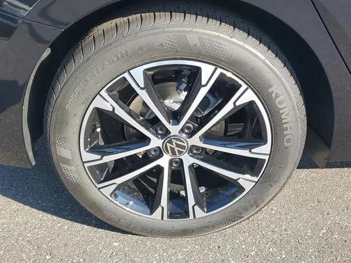 Deep Black Pearl 2026 Volkswagen Jetta 1.4T S