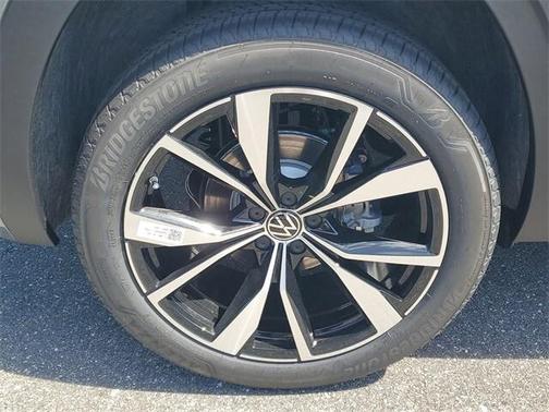 2025 Volkswagen Atlas Cross Sport 2.0T SEL Premium