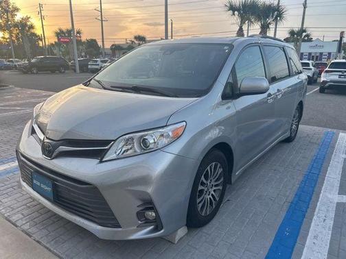 Celestial Silver Metallic 2020 Toyota Sienna XLE