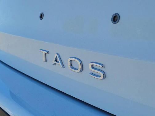 Pure White 2026 Volkswagen Taos SE
