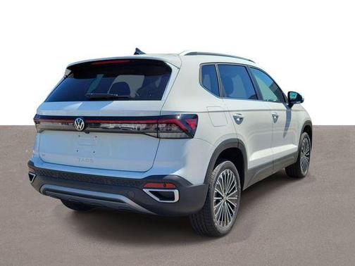 Pure White 2026 Volkswagen Taos SE