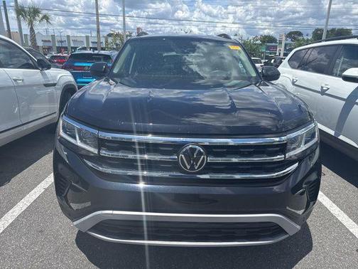 Deep Black 2023 Volkswagen Atlas 2.0T SE w/Technology