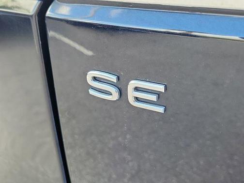 Deep Black 2023 Volkswagen Atlas 2.0T SE w/Technology