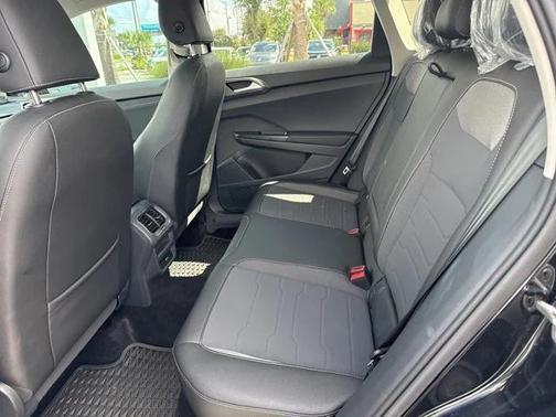 2025 Volkswagen Taos 1.5T SE Black