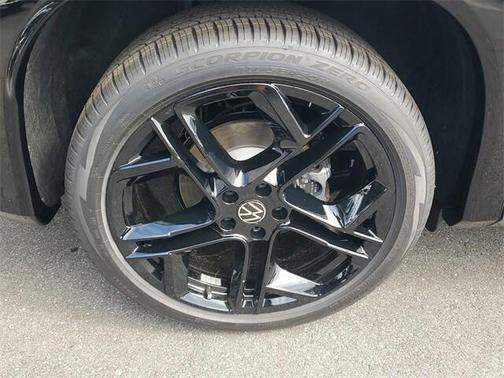 2025 Volkswagen Tiguan 2.0T SE R-Line Black