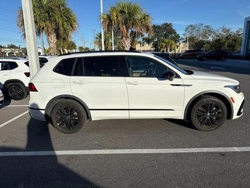 2022 Volkswagen Tiguan 2.0T SE R-Line Black 4MOTION