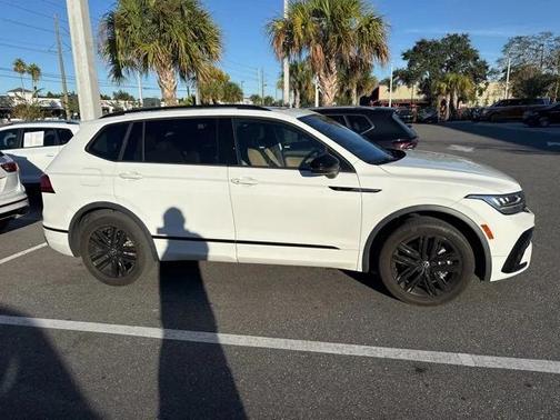 2022 Volkswagen Tiguan 2.0T SE R-Line Black 4MOTION