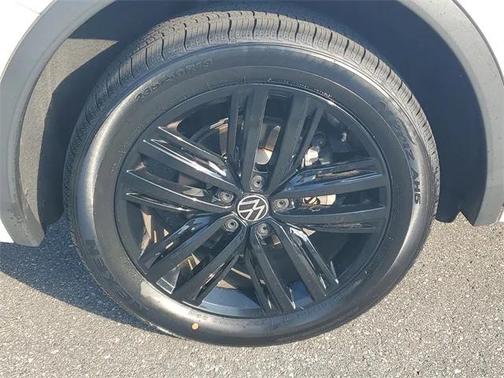 2022 Volkswagen Tiguan 2.0T SE R-Line Black 4MOTION