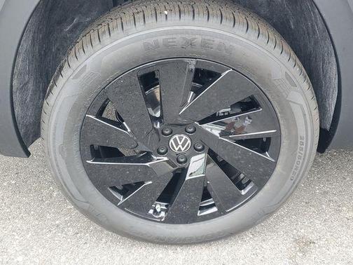 Pure Gray 2026 Volkswagen Atlas 2.0T SE w/Technology