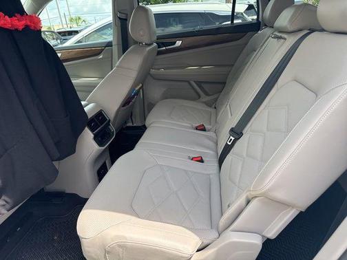 White 2024 Volkswagen Atlas 2.0T SE w/Technology