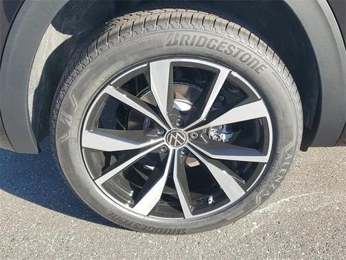 2026 Volkswagen Atlas Cross Sport 2.0T SEL Premium