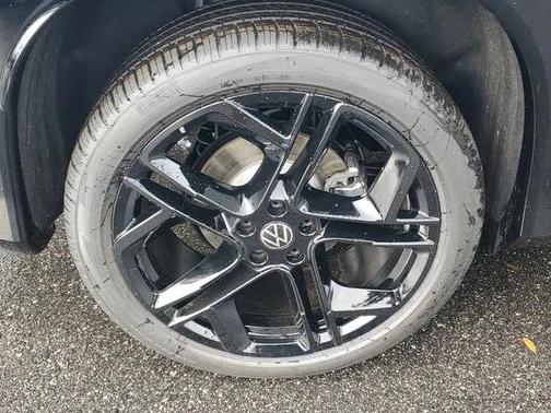 Platinum Gray 2026 Volkswagen Tiguan 2.0T SE R-Line Black