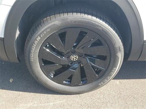 2025 Volkswagen Atlas 2.0T SE w/Technology 4MOTION