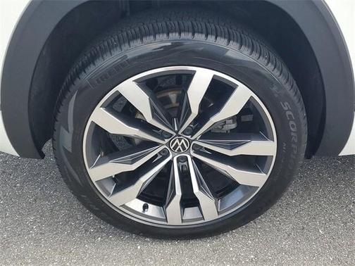 2023 Volkswagen Atlas Cross Sport 3.6L V6 SEL Premium R-Line