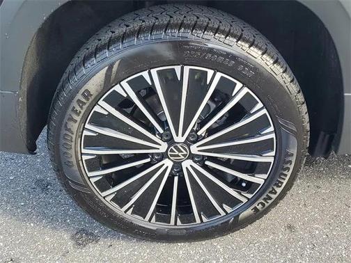 2025 Volkswagen Taos 1.5T SE