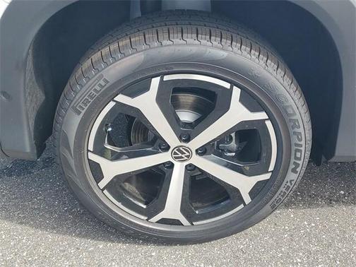 2025 Volkswagen Tiguan 2.0T SE 4MOTION