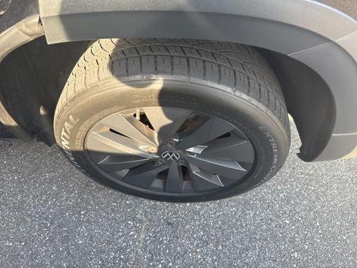 Black 2022 Volkswagen Taos 1.5T S