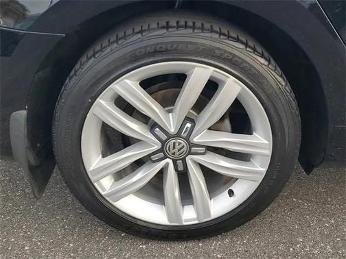 2017 Volkswagen Passat 1.8T SE w/Technology