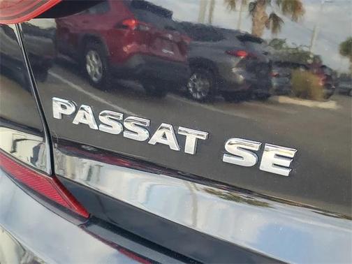 2017 Volkswagen Passat 1.8T SE w/Technology