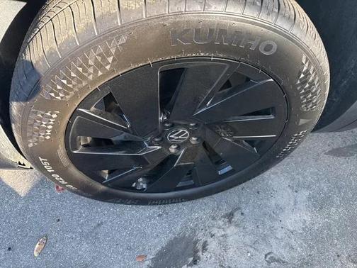 2025 Volkswagen Atlas Cross Sport 2.0T SE w/Technology 4MOTION