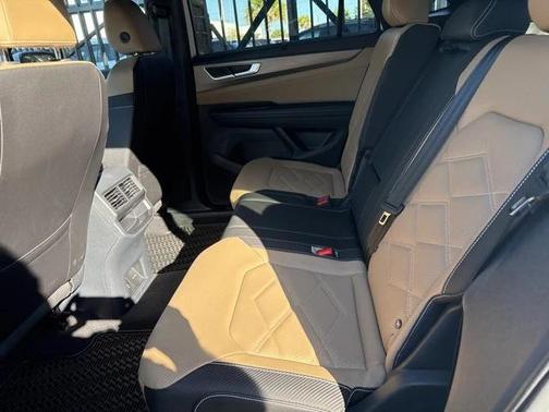 2025 Volkswagen Atlas Cross Sport 2.0T SE w/Technology 4MOTION