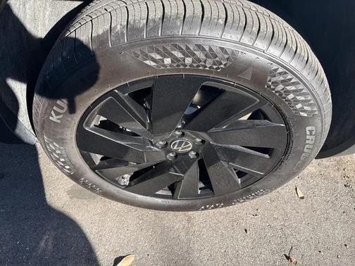 2025 Volkswagen Atlas Cross Sport 2.0T SE w/Technology 4MOTION