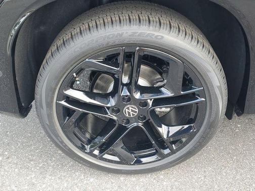 deep black pearl 2026 Volkswagen Tiguan 2.0T SE R-Line Black