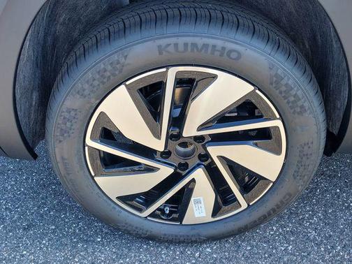 White 2026 Volkswagen Atlas 2.0T SE w/Technology