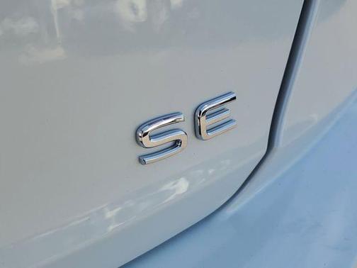 Opal White Pearl 2026 Volkswagen Jetta 1.4T SE