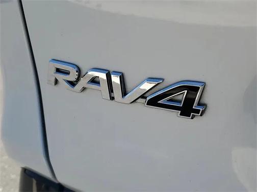 2020 Toyota RAV4 Hybrid SE