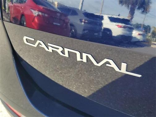2023 Kia Carnival LX
