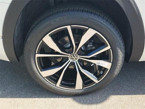 2025 Volkswagen Atlas 2.0T SEL Premium R-Line 4MOTION