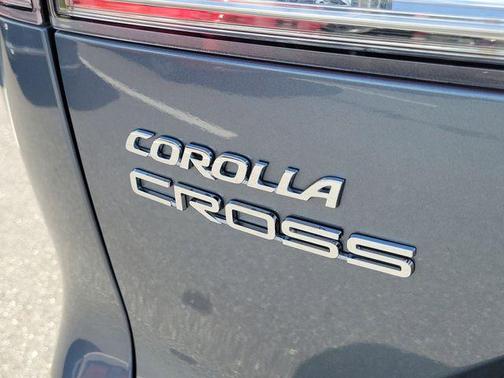 Celestite 2024 Toyota Corolla Cross LE