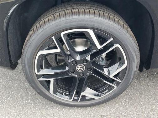 2025 Volkswagen Tiguan 2.0T SEL R-Line 4MOTION