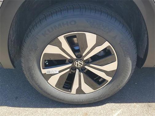 2025 Volkswagen Atlas 2.0T SE