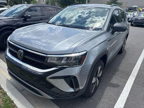 Platinum Gray Metallic 2022 Volkswagen Tiguan 2.0T SE