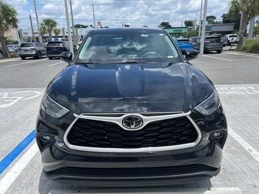 2022 Toyota Highlander LE
