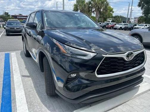 2022 Toyota Highlander LE