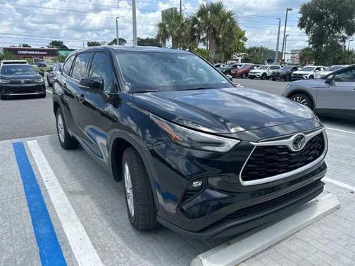 2022 Toyota Highlander LE