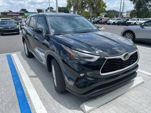 2022 Toyota Highlander LE