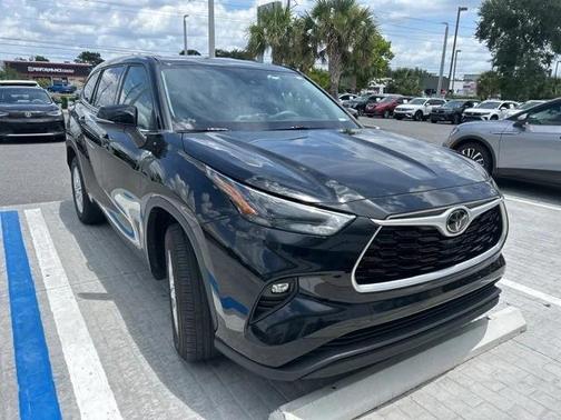 2022 Toyota Highlander LE