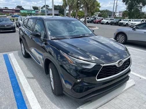 2022 Toyota Highlander LE