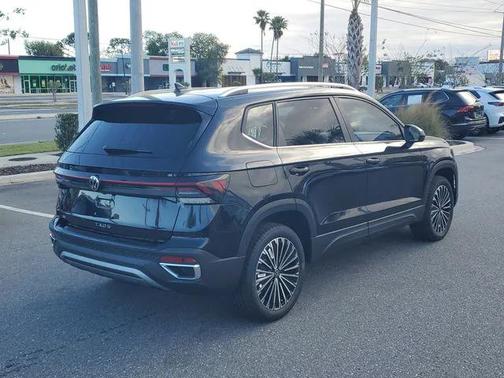 Deep Black Pearl 2026 Volkswagen Taos SE