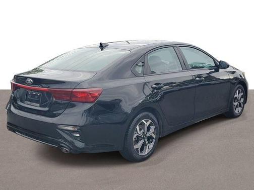 Aurora Black Pearl 2021 Kia Forte LXS