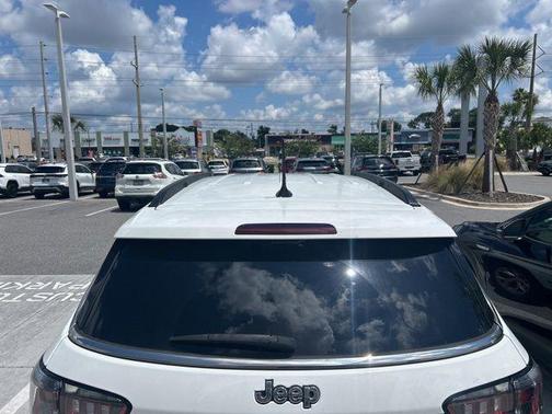 Bright White Clearcoat 2024 Jeep Compass Latitude